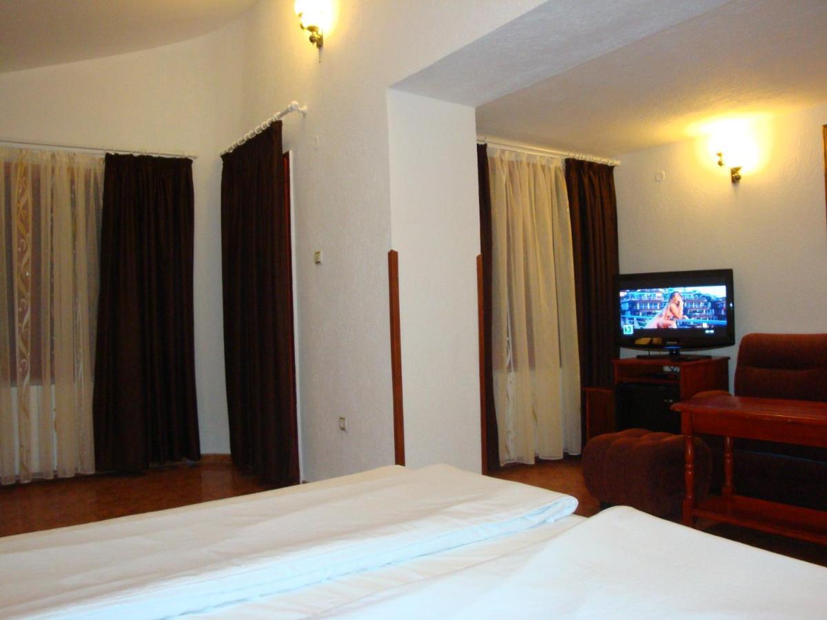 Family Hotel Diana Lyaskovo  المظهر الخارجي الصورة