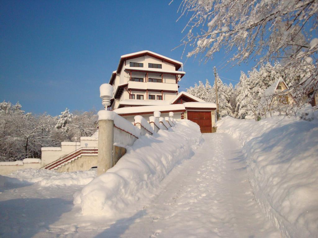 Family Hotel Diana Lyaskovo  المظهر الخارجي الصورة