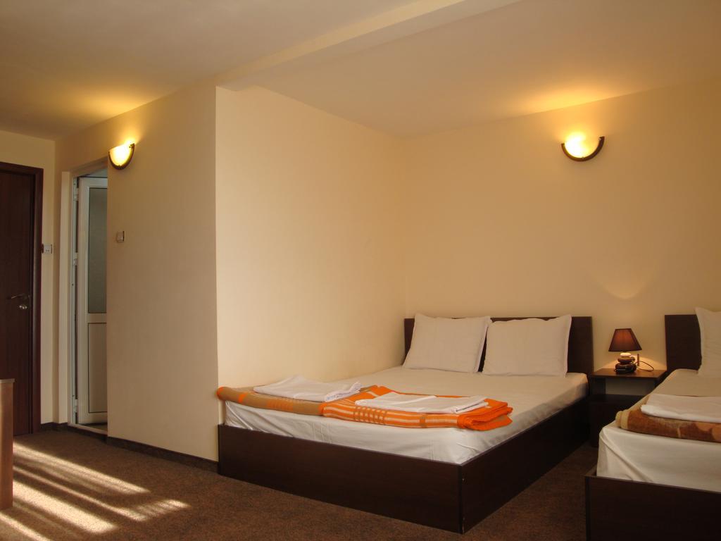 Family Hotel Diana Lyaskovo  المظهر الخارجي الصورة
