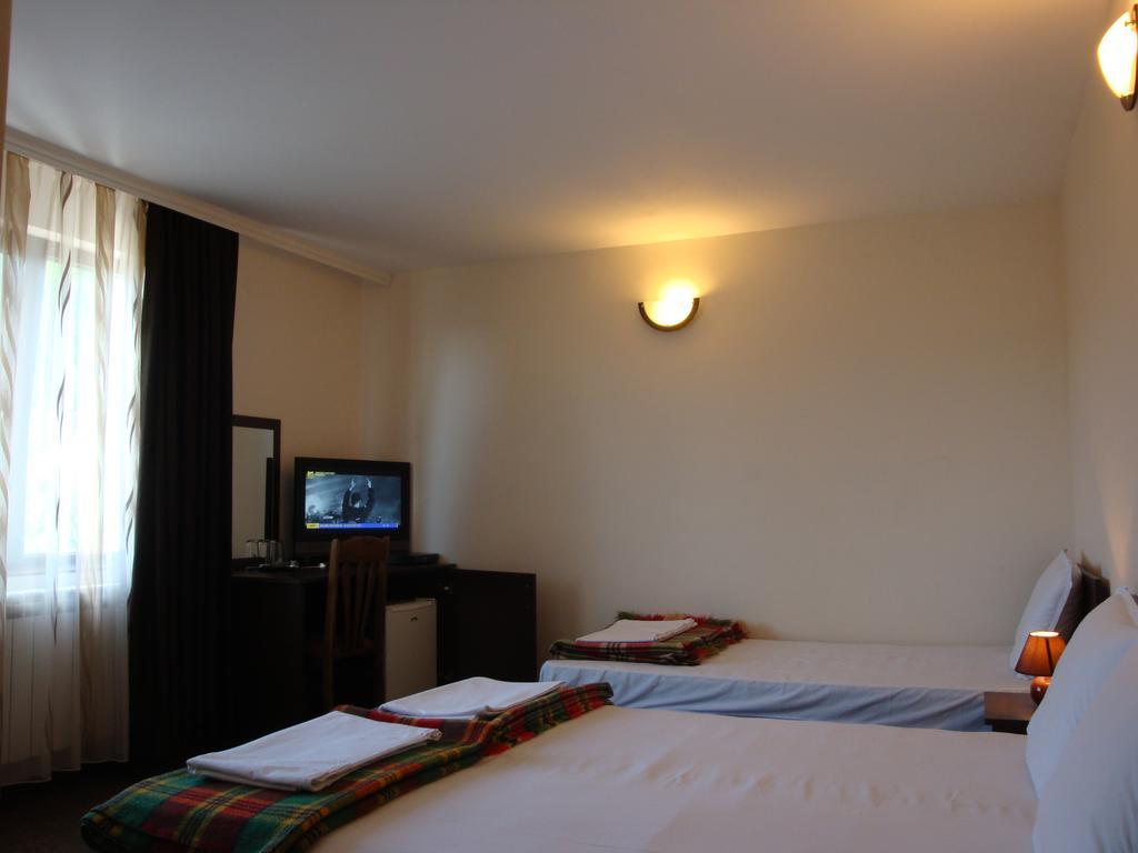 Family Hotel Diana Lyaskovo  المظهر الخارجي الصورة
