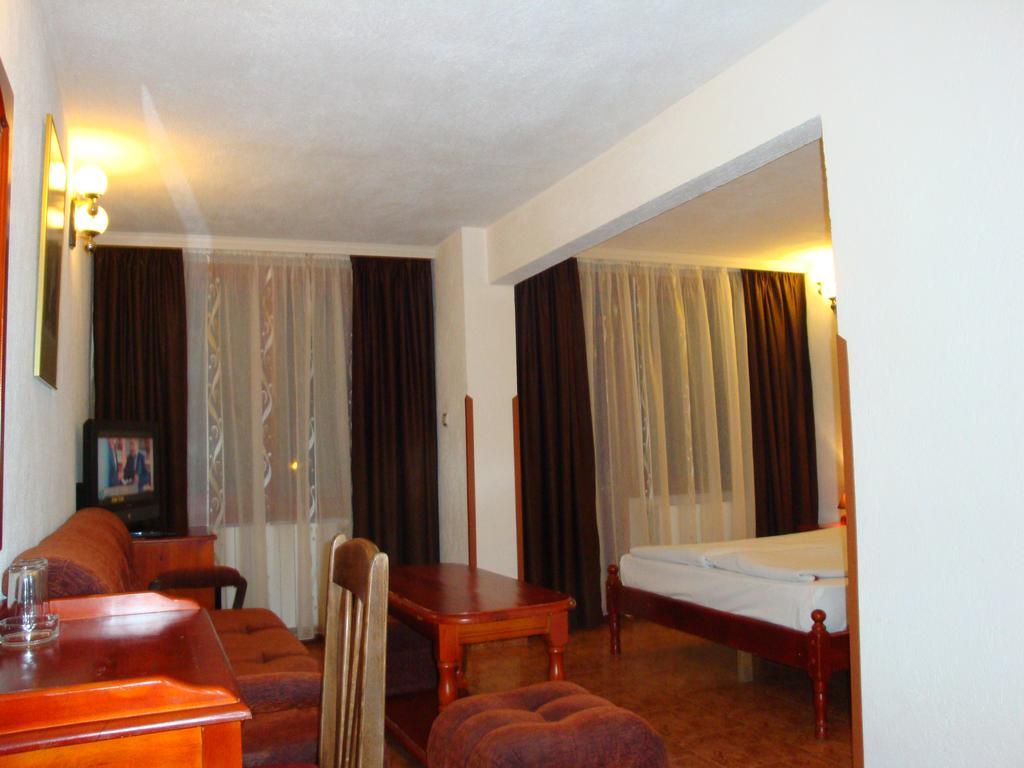 Family Hotel Diana Lyaskovo  المظهر الخارجي الصورة